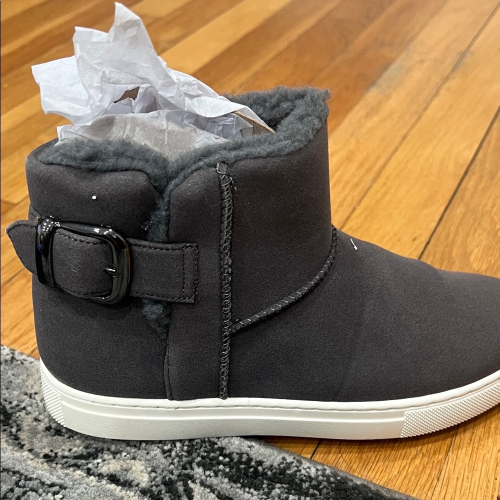 Cliffs by White Mountain women's ankle boots.